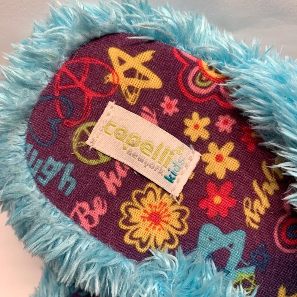 Capelli New York Kids Fuzzy Peace Sign Slippers Girl’s Size 12/13 - Picture 3 of 5